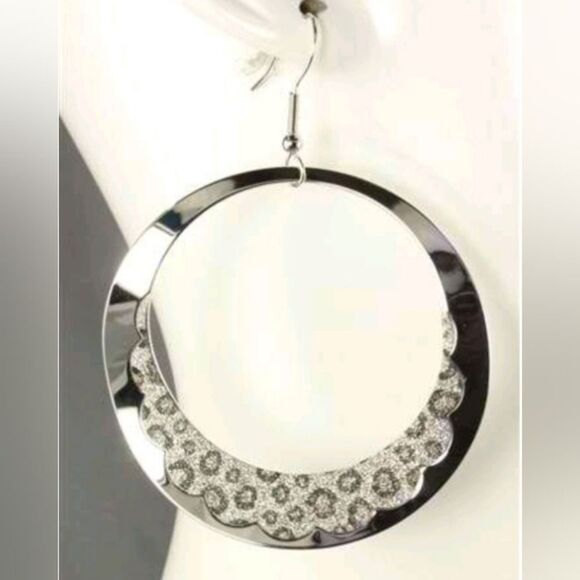 NWT Earrings - Picture 1 of 3
